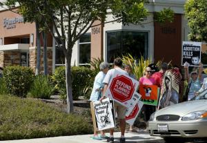 Protesters gather outside a Planned Parenthood clinic in Vista, California August 3, 2015. REUTERS/Mike Blake