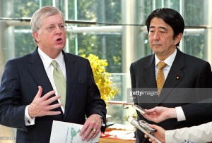 US Ambassador to Japan Thomas Schieffer (L) speaks to reporters as Japanese Prime Minister Shinzo Abe, then a cabinet minister, looks on after their lunch meeting at the prime minister's official residence in Tokyo, November 8, 2005 (Credit: AFP/Itsuo Inouye)