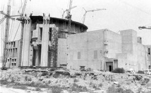Construction of the first Iranian reactor, the Bushehr Nuclear Power Plant, in the 1970s. (Public Domain) 