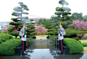South Korean sentries at the United Nations Memorial Cemetery, Busan - where nearly 400 Canadian soldiers are buried from the Korean War (Credit: Legion Magazine)